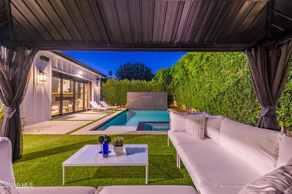 5444 Murietta Avenue Sherman Oaks, CA 91401