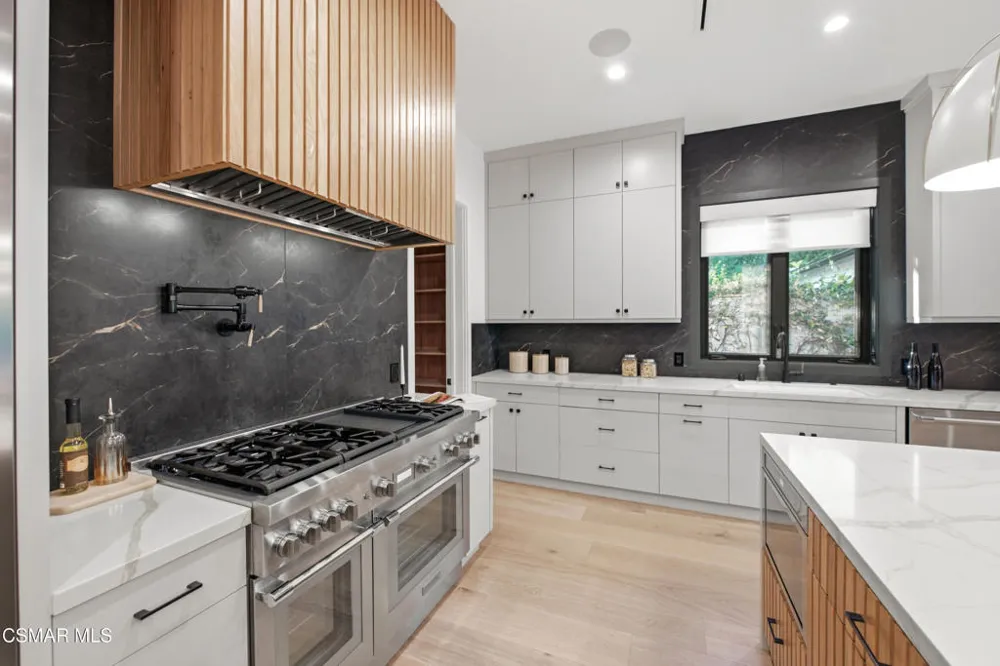 5444 Murietta Avenue Sherman Oaks, CA 91401