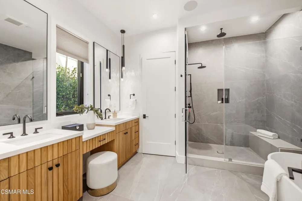 5444 Murietta Avenue Sherman Oaks, CA 91401