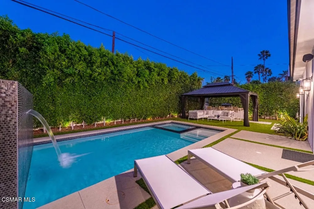 5444 Murietta Avenue Sherman Oaks, CA 91401