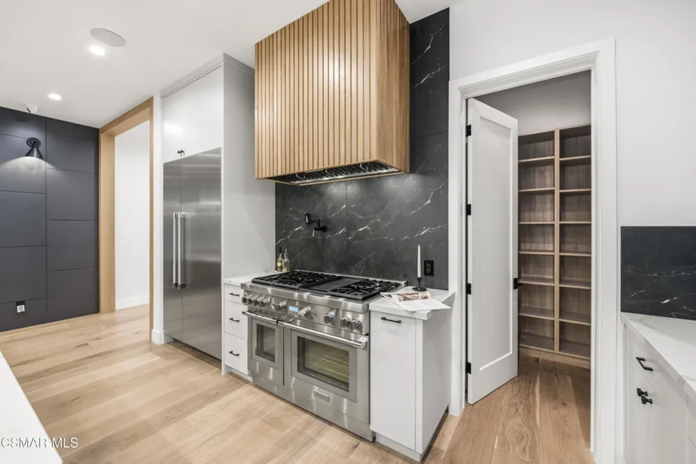 5444 Murietta Avenue Sherman Oaks, CA 91401
