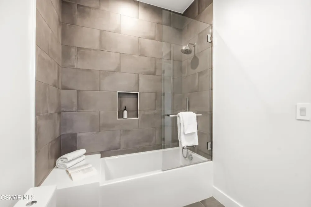 5444 Murietta Avenue Sherman Oaks, CA 91401