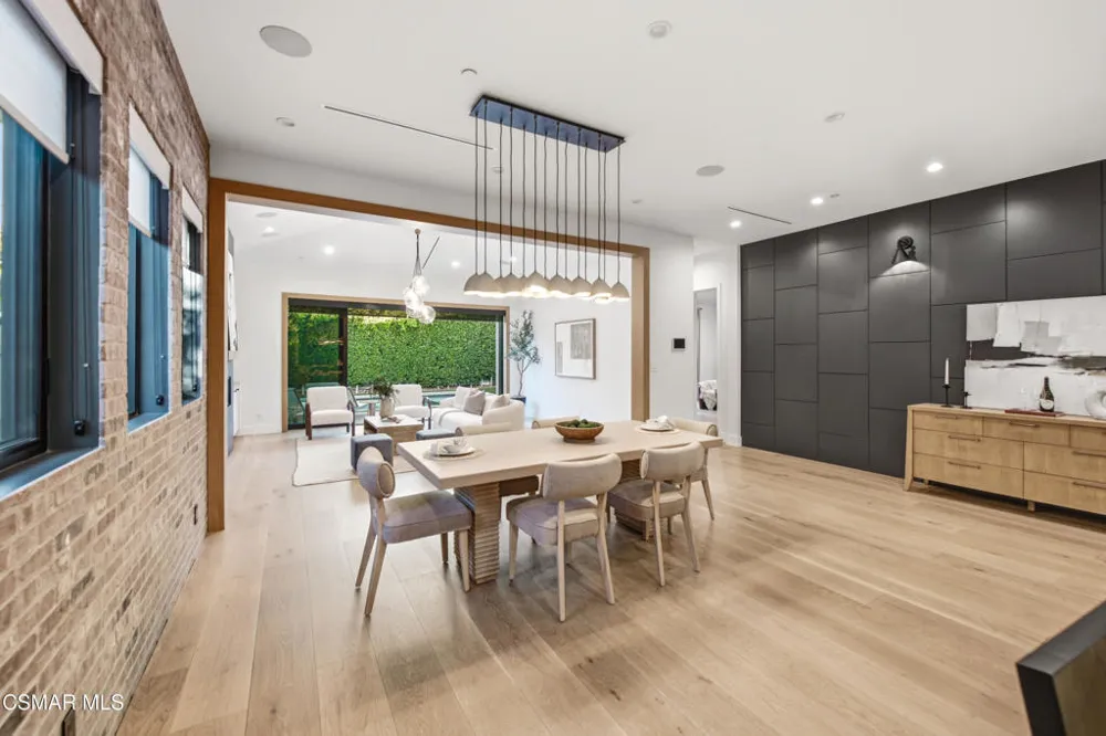 5444 Murietta Avenue Sherman Oaks, CA 91401