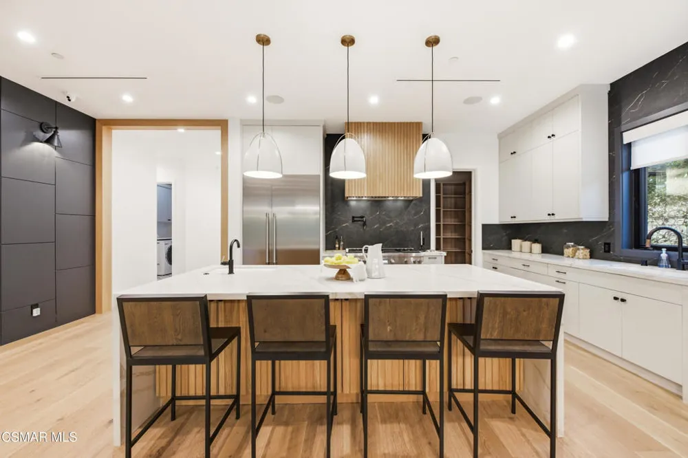 5444 Murietta Avenue Sherman Oaks, CA 91401