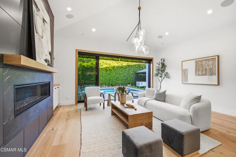 5444 Murietta Avenue Sherman Oaks, CA 91401
