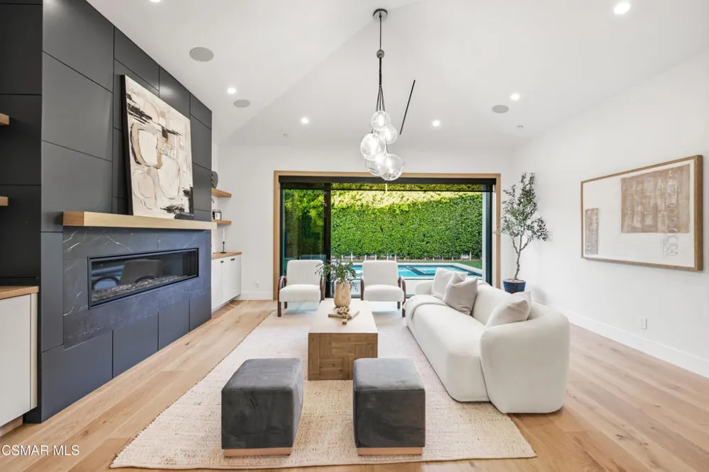 5444 Murietta Avenue Sherman Oaks, CA 91401