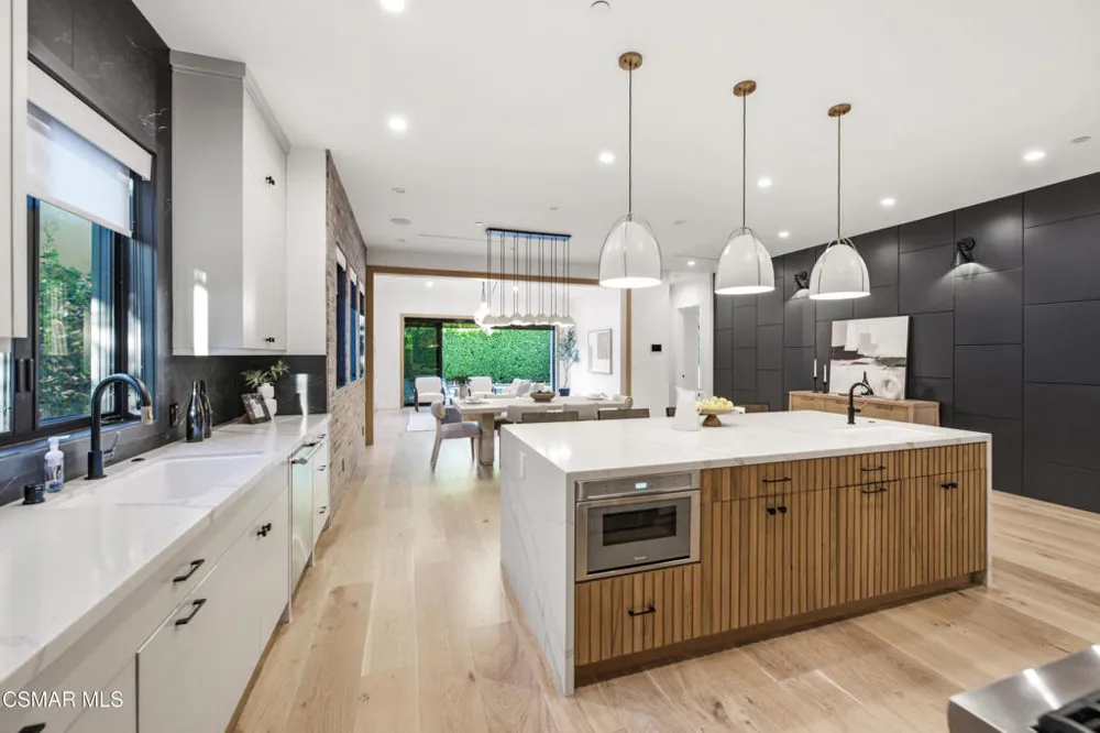 5444 Murietta Avenue Sherman Oaks, CA 91401