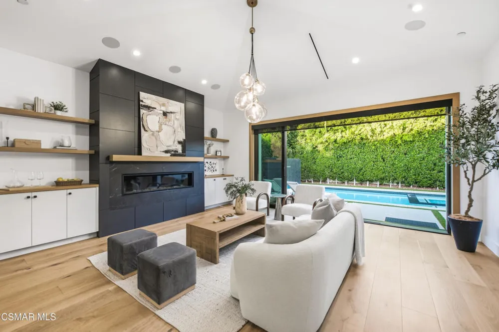 5444 Murietta Avenue Sherman Oaks, CA 91401