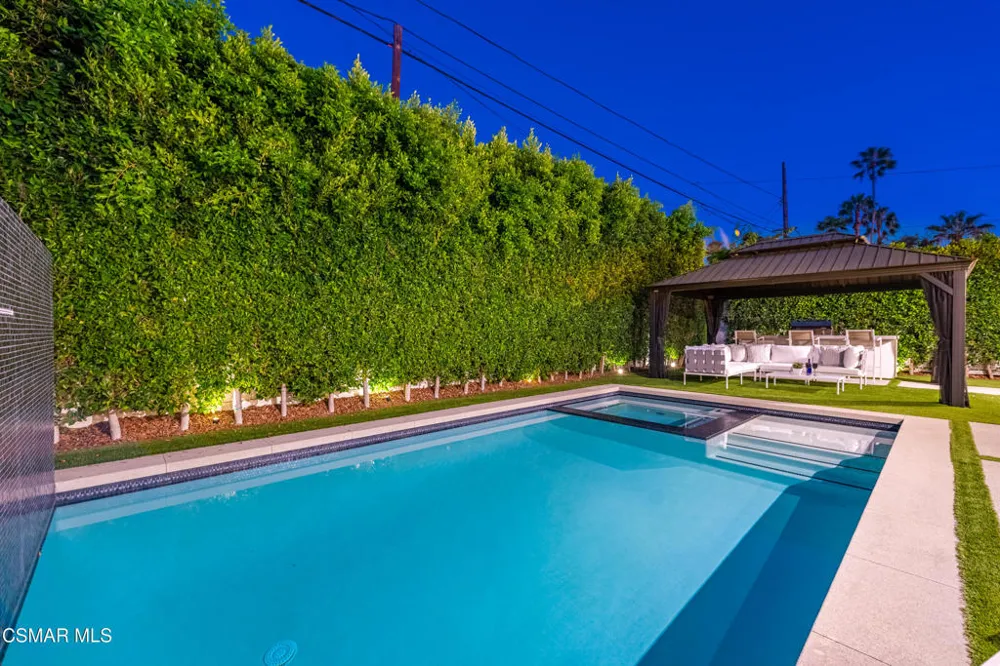 5444 Murietta Avenue Sherman Oaks, CA 91401