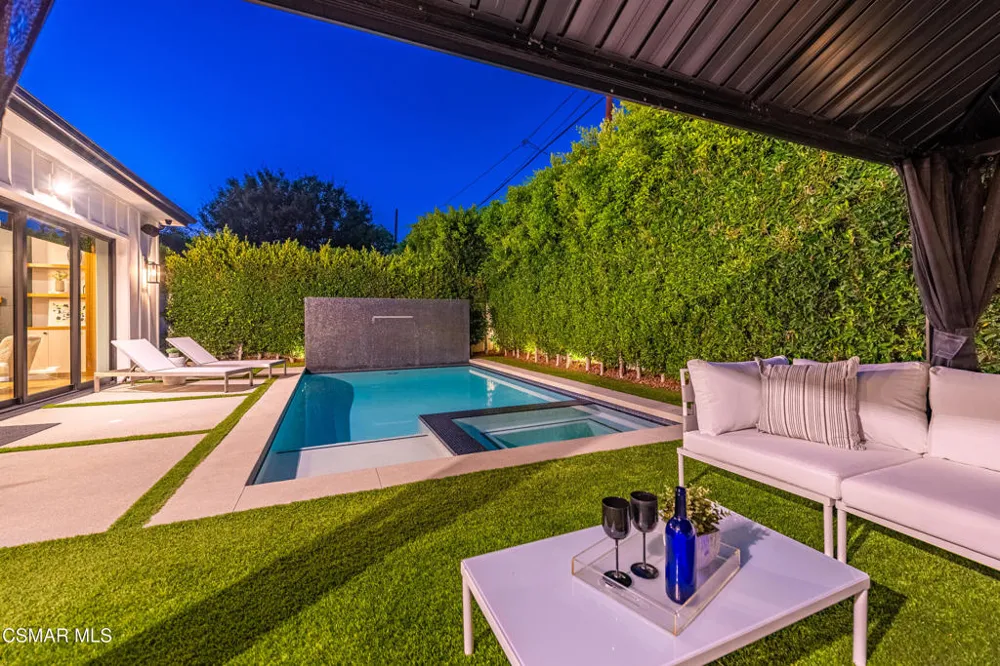 5444 Murietta Avenue Sherman Oaks, CA 91401
