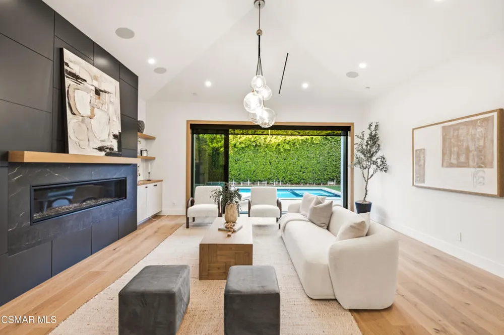 5444 Murietta Avenue Sherman Oaks, CA 91401