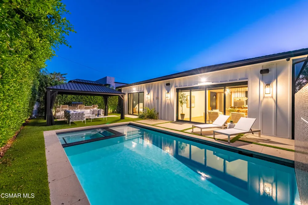 5444 Murietta Avenue Sherman Oaks, CA 91401