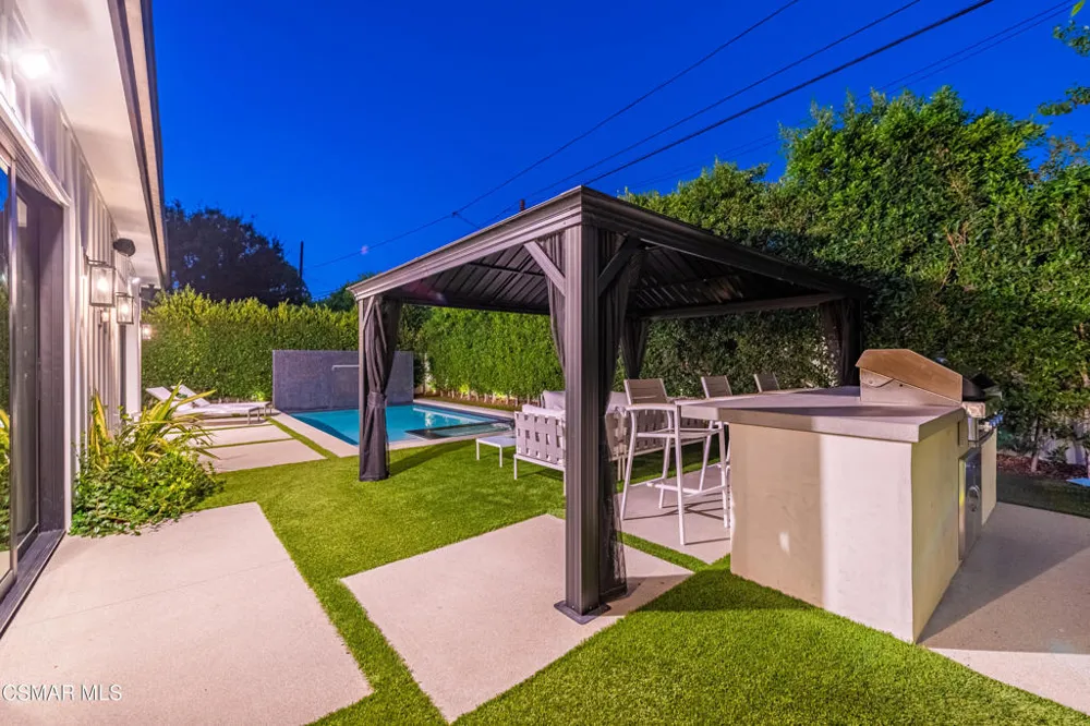 5444 Murietta Avenue Sherman Oaks, CA 91401