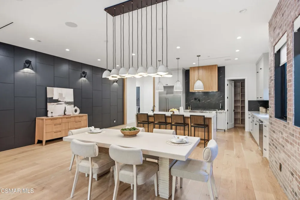 5444 Murietta Avenue Sherman Oaks, CA 91401