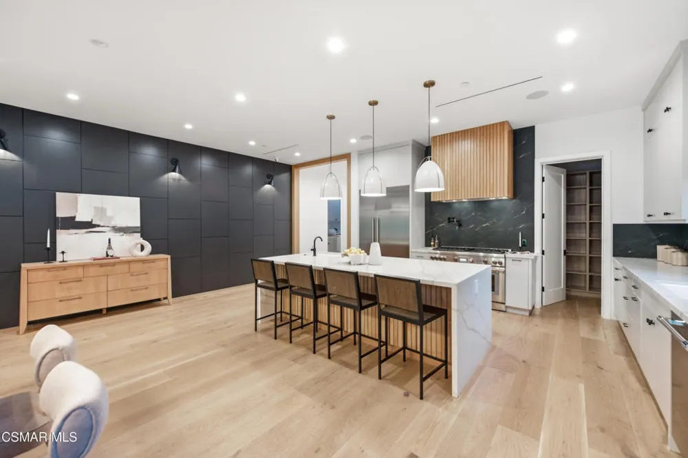 5444 Murietta Avenue Sherman Oaks, CA 91401