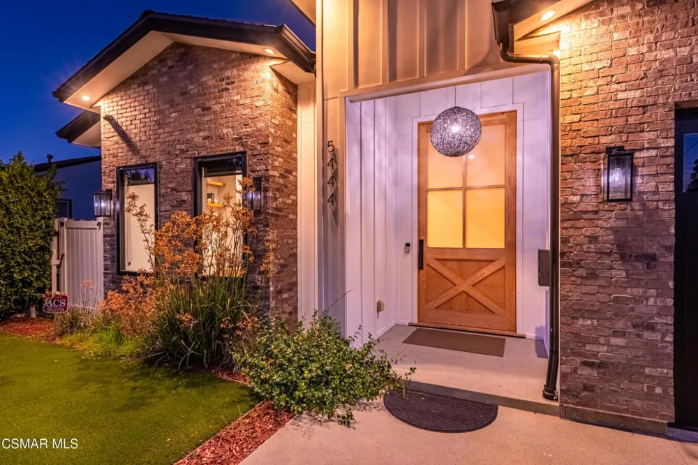 5444 Murietta Avenue Sherman Oaks, CA 91401