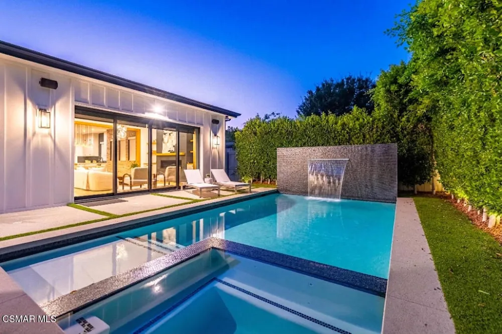 5444 Murietta Avenue Sherman Oaks, CA 91401