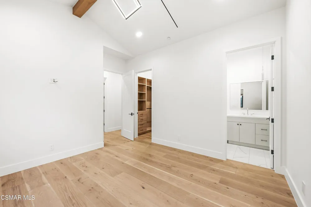 5444 Murietta Avenue Sherman Oaks, CA 91401