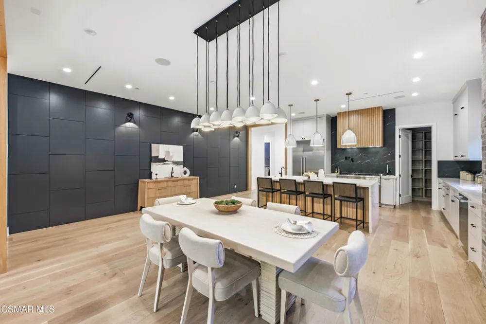 5444 Murietta Avenue Sherman Oaks, CA 91401
