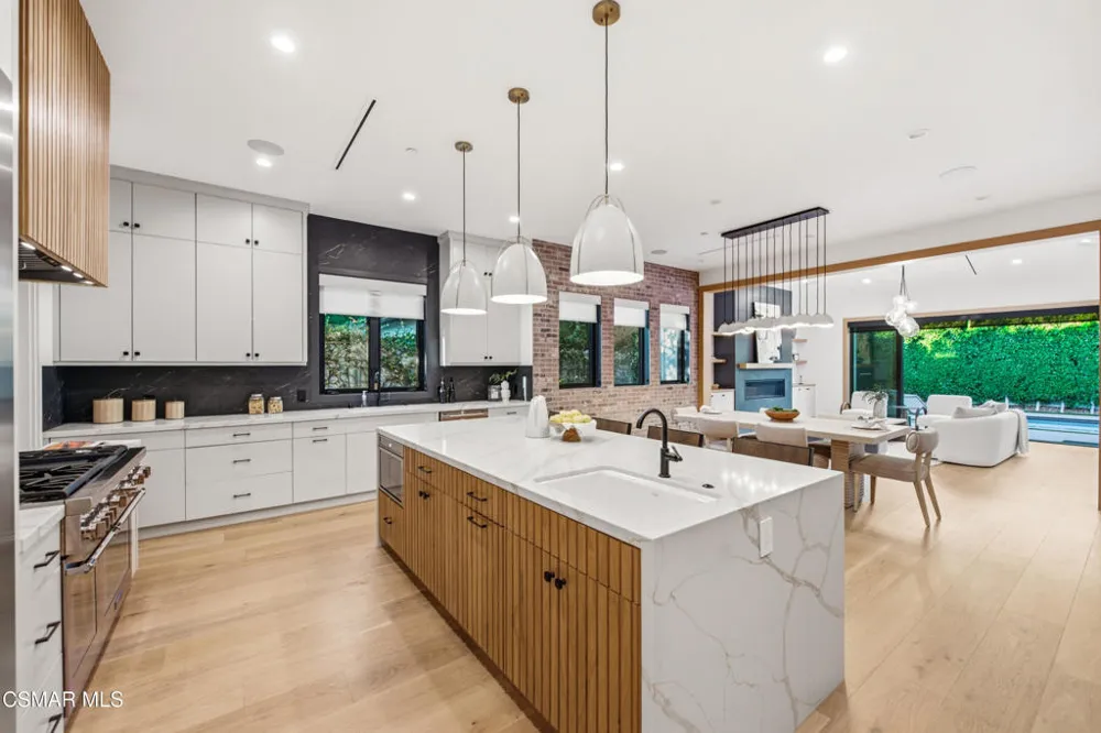 5444 Murietta Avenue Sherman Oaks, CA 91401