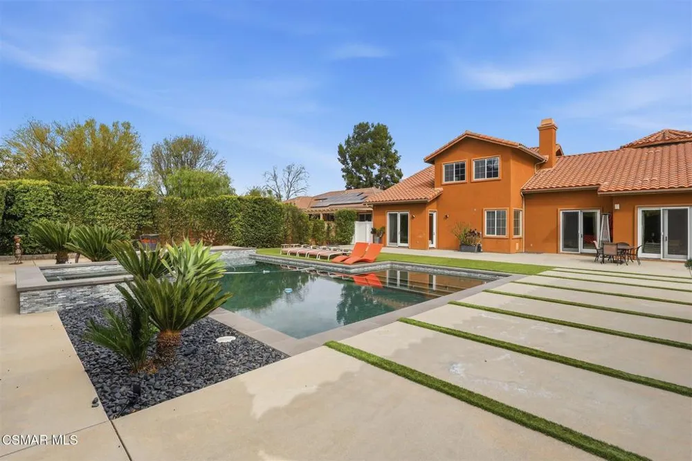 9651 Sagebrush Avenue Chatsworth, CA 91311