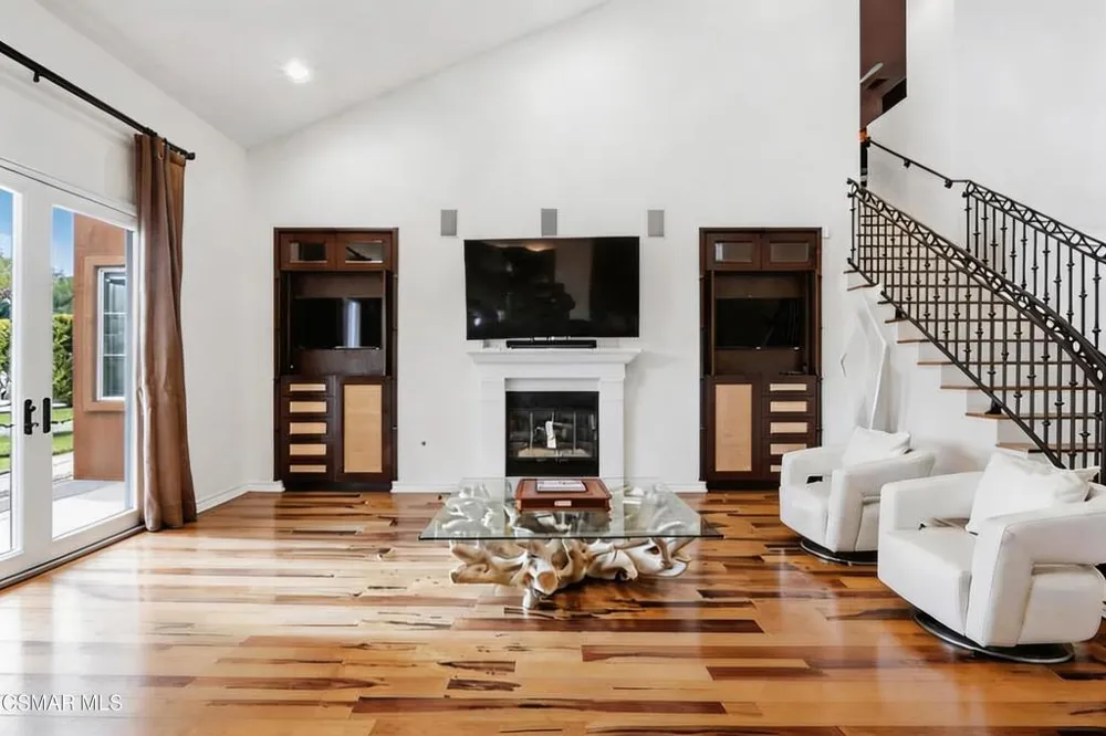 9651 Sagebrush Avenue Chatsworth, CA 91311