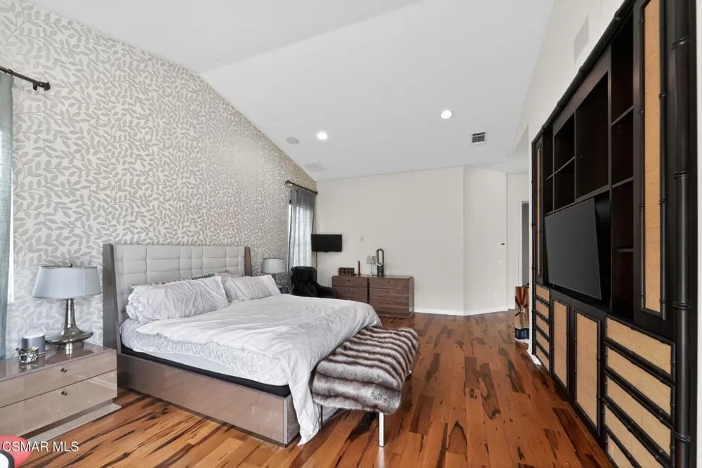 9651 Sagebrush Avenue Chatsworth, CA 91311