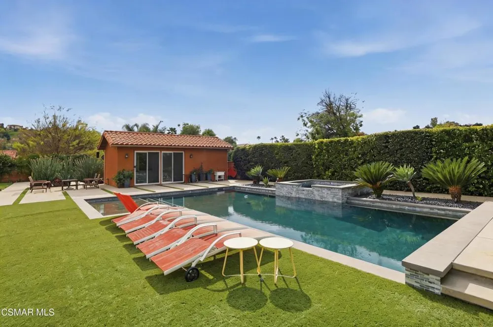 9651 Sagebrush Avenue Chatsworth, CA 91311