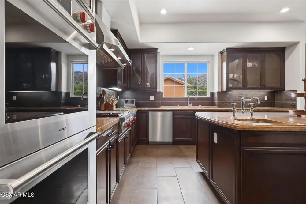 9651 Sagebrush Avenue Chatsworth, CA 91311