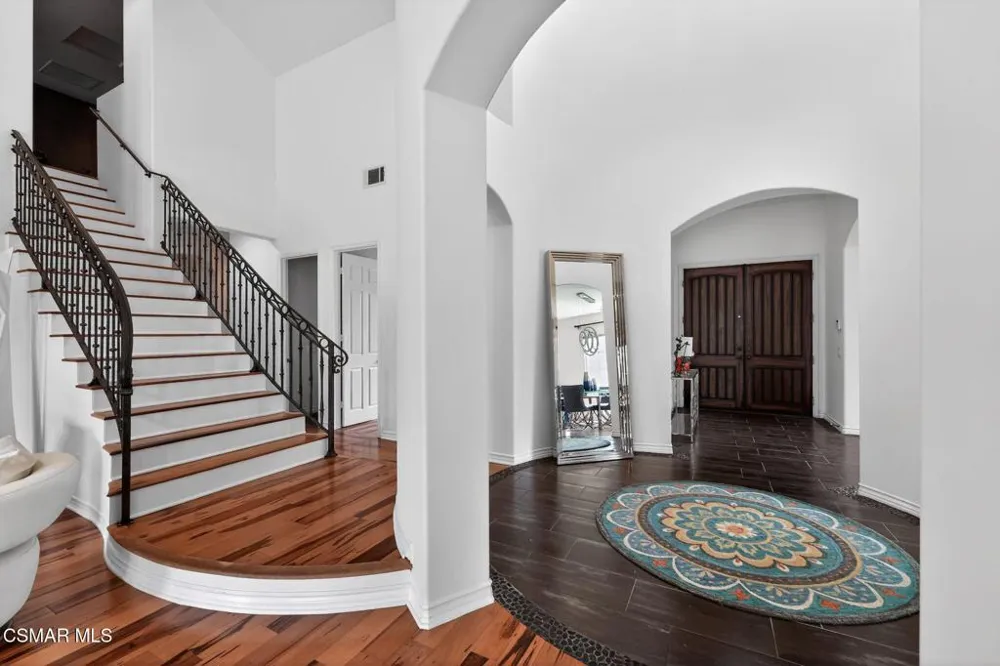 9651 Sagebrush Avenue Chatsworth, CA 91311