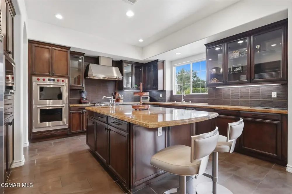 9651 Sagebrush Avenue Chatsworth, CA 91311
