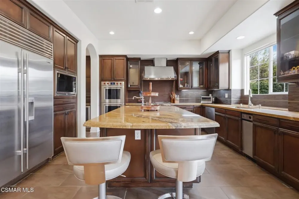 9651 Sagebrush Avenue Chatsworth, CA 91311