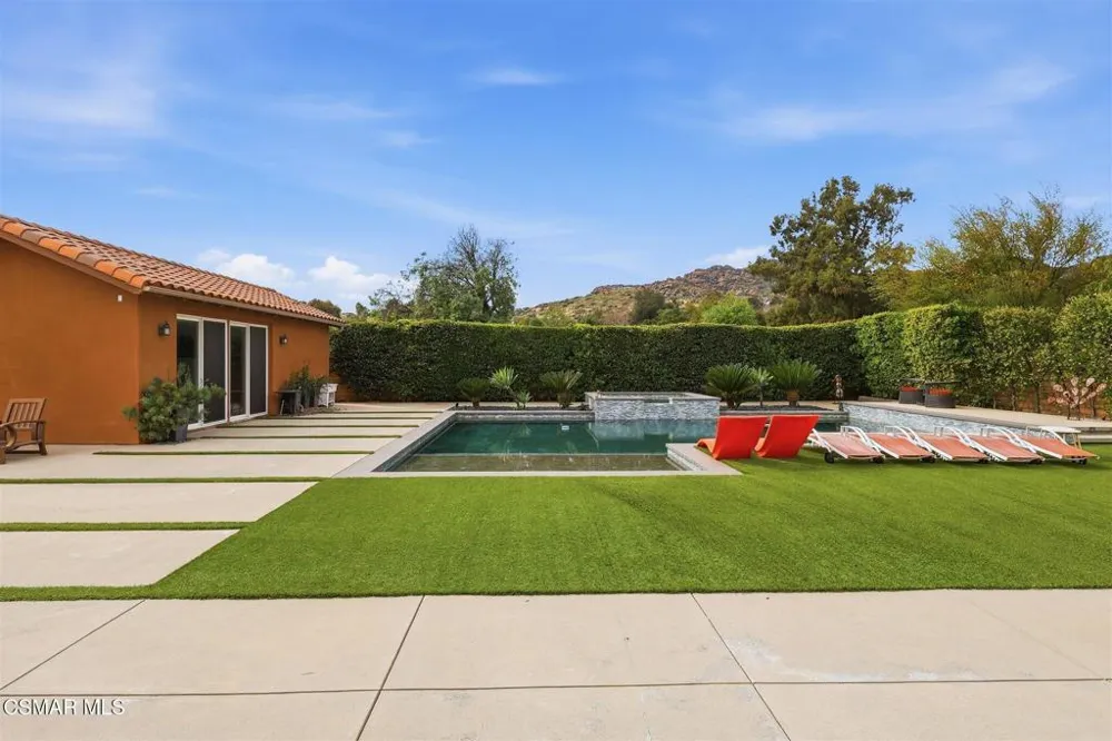 9651 Sagebrush Avenue Chatsworth, CA 91311