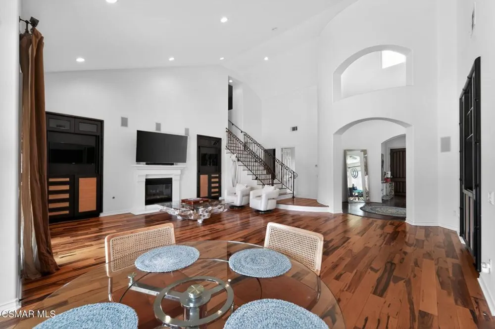 9651 Sagebrush Avenue Chatsworth, CA 91311