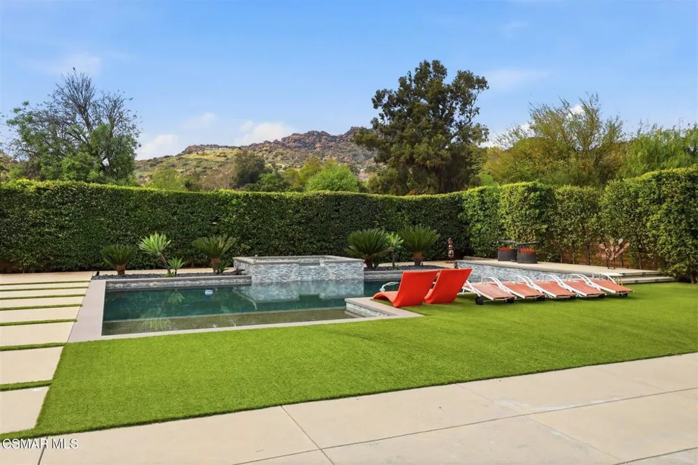 9651 Sagebrush Avenue Chatsworth, CA 91311