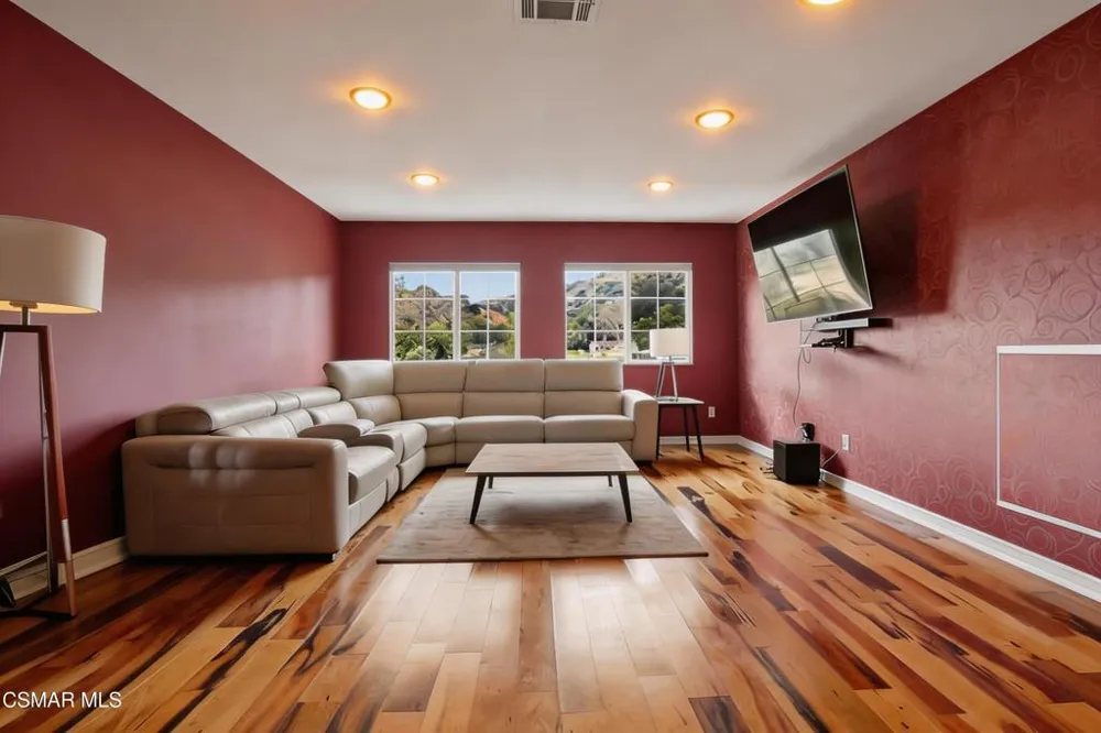 9651 Sagebrush Avenue Chatsworth, CA 91311