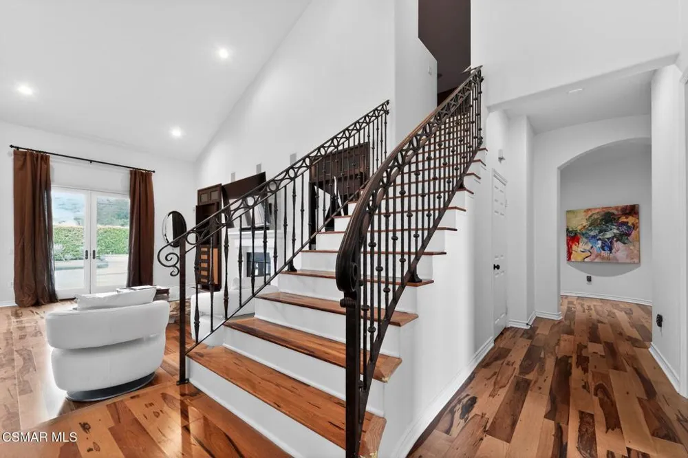 9651 Sagebrush Avenue Chatsworth, CA 91311
