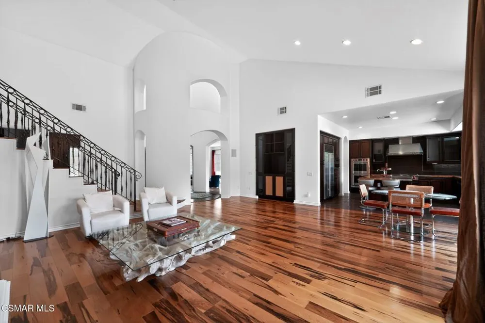 9651 Sagebrush Avenue Chatsworth, CA 91311