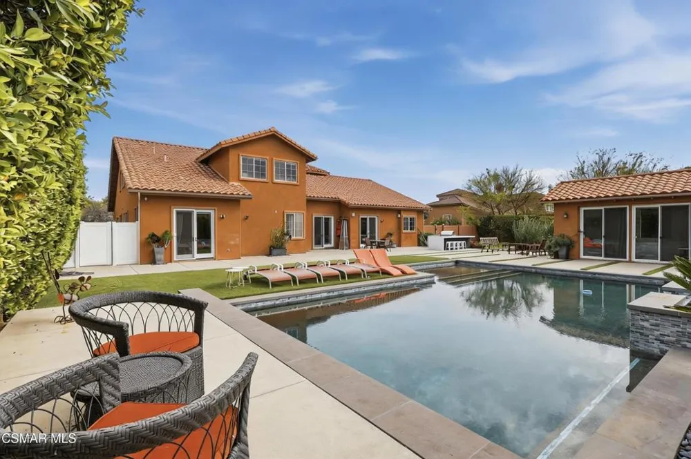 9651 Sagebrush Avenue Chatsworth, CA 91311