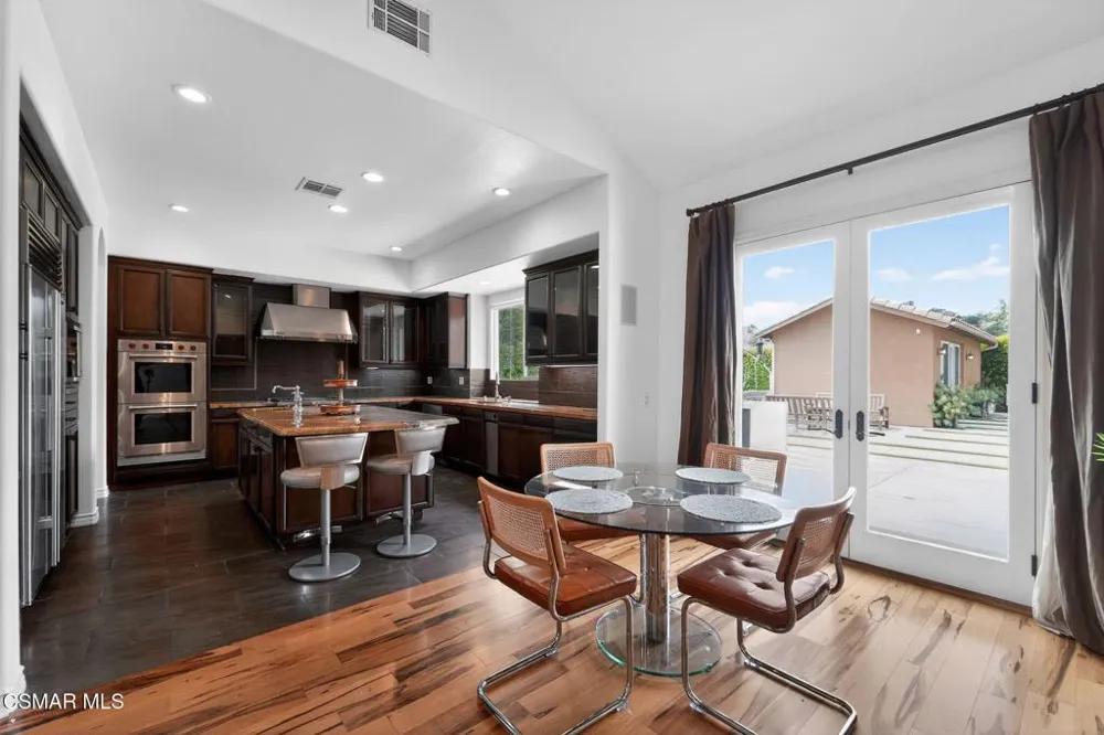 9651 Sagebrush Avenue Chatsworth, CA 91311