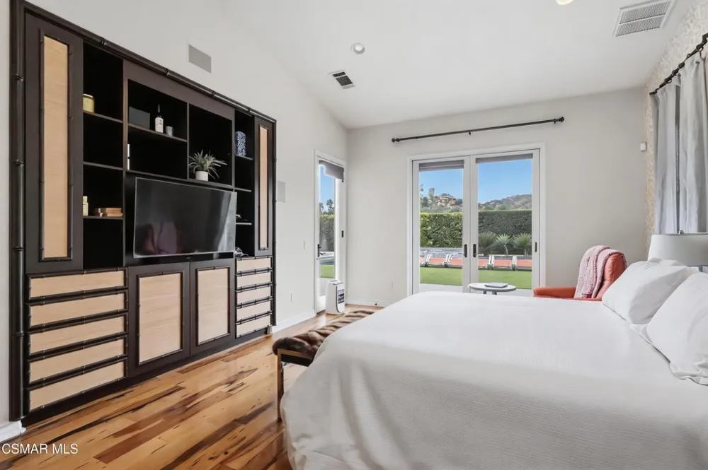 9651 Sagebrush Avenue Chatsworth, CA 91311