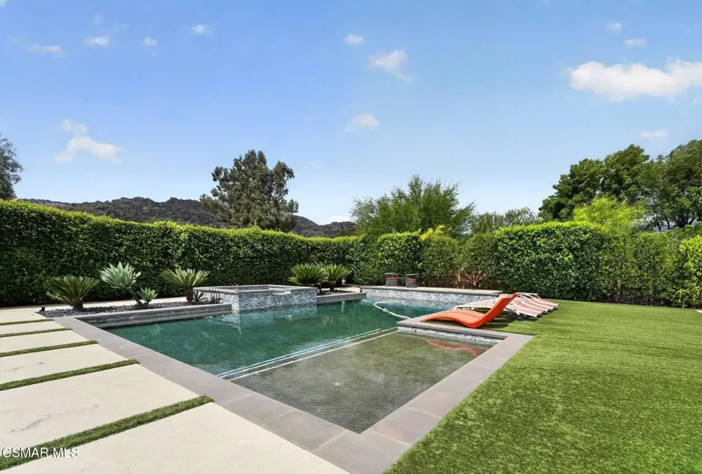 9651 Sagebrush Avenue Chatsworth, CA 91311