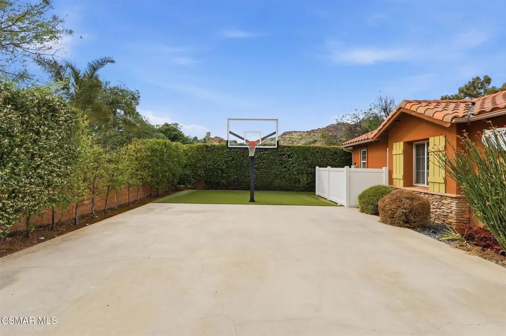 9651 Sagebrush Avenue Chatsworth, CA 91311