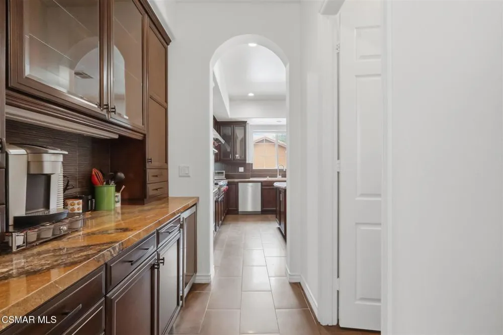 9651 Sagebrush Avenue Chatsworth, CA 91311