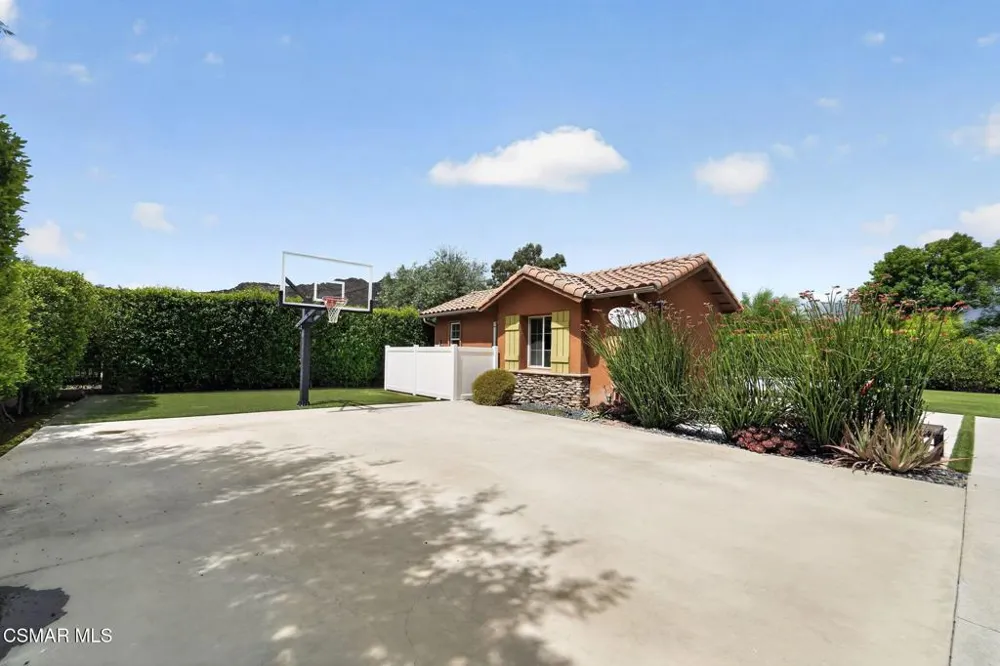 9651 Sagebrush Avenue Chatsworth, CA 91311