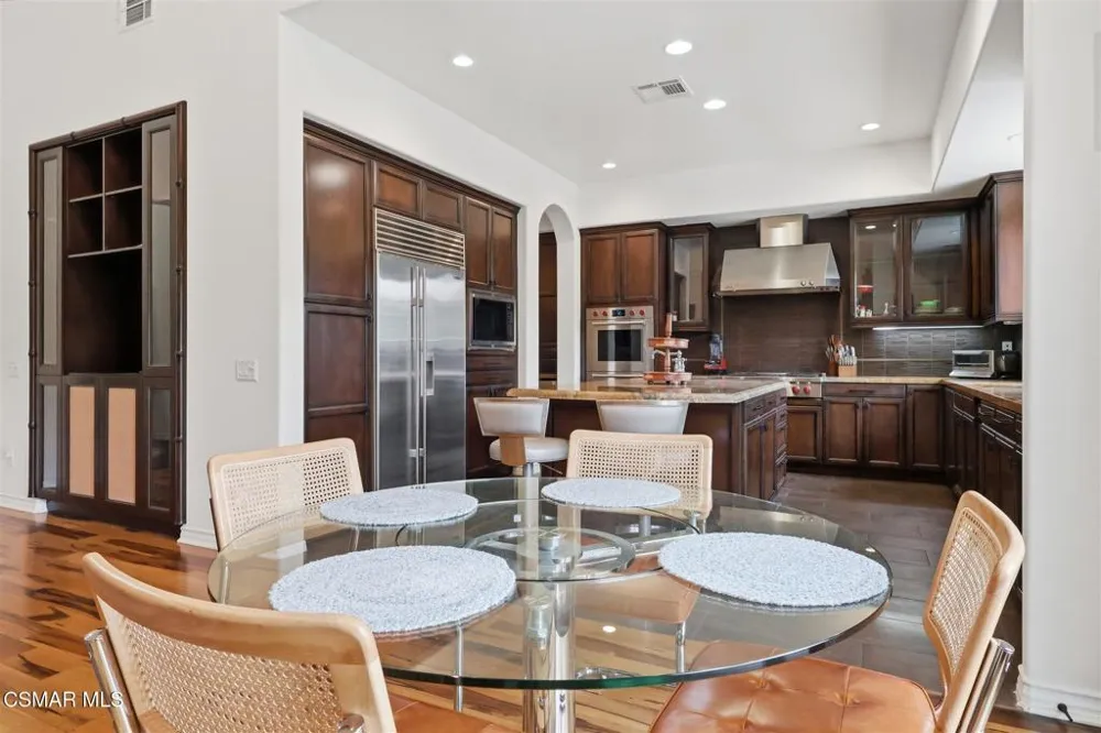9651 Sagebrush Avenue Chatsworth, CA 91311