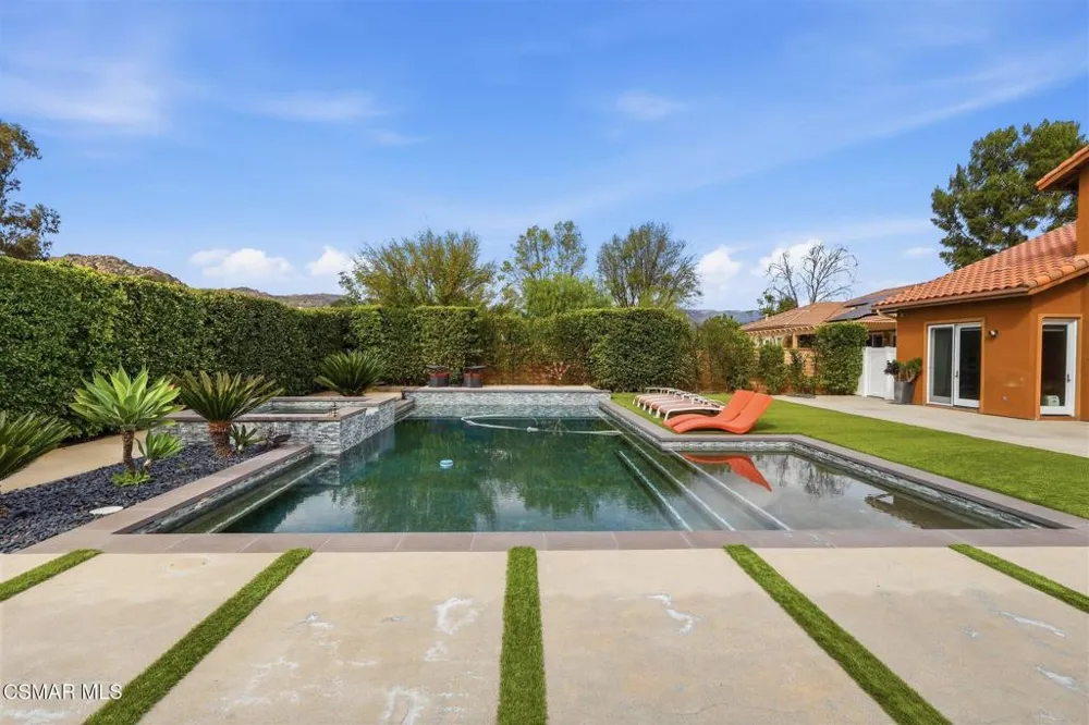 9651 Sagebrush Avenue Chatsworth, CA 91311