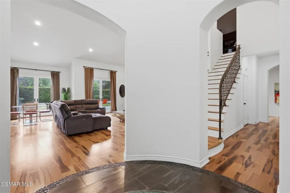 9651 Sagebrush Avenue Chatsworth, CA 91311