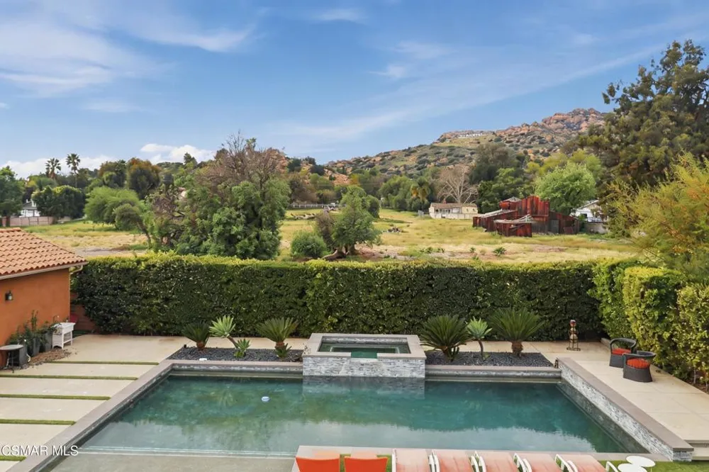 9651 Sagebrush Avenue Chatsworth, CA 91311