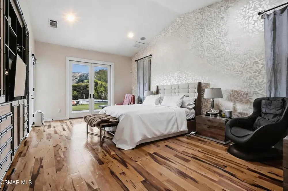 9651 Sagebrush Avenue Chatsworth, CA 91311
